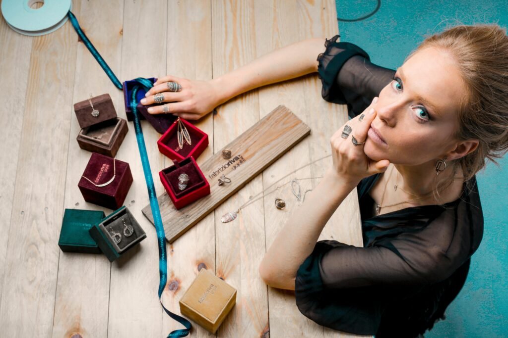 the making of custom jewelry in Amsterdam studio by Vera